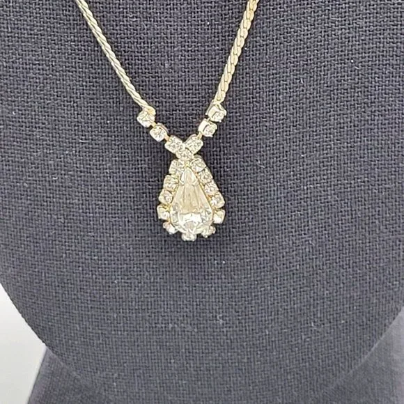 Womens Silver Tone Chain Fashion Necklace Teardrop Crystal Pendant 17 in - Picture 2 of 8